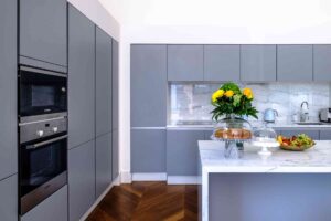 Read more about the article Remodel vs. Move: 5 Signs It’s Time to Invest in a Kitchen Renovation
